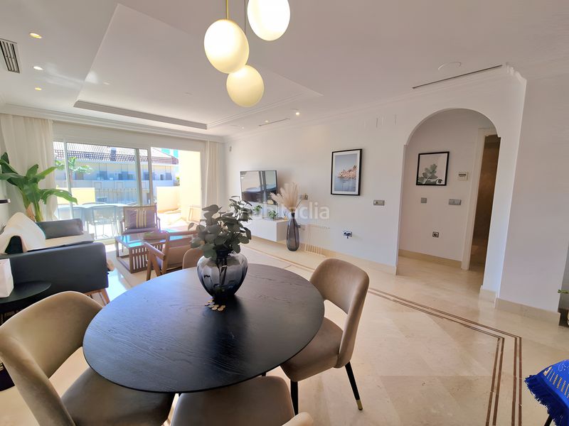 Foto b6e200cf-a236-492b-8e2d-2d0282baf352. Apartament amb aparcament piscina a Nueva Andalucía centro Marbella