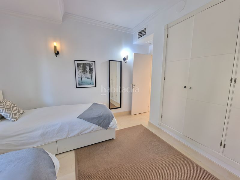 Foto d8f7052c-62e9-4365-8c0e-1a01d151c00d. Apartament amb aparcament piscina a Nueva Andalucía centro Marbella