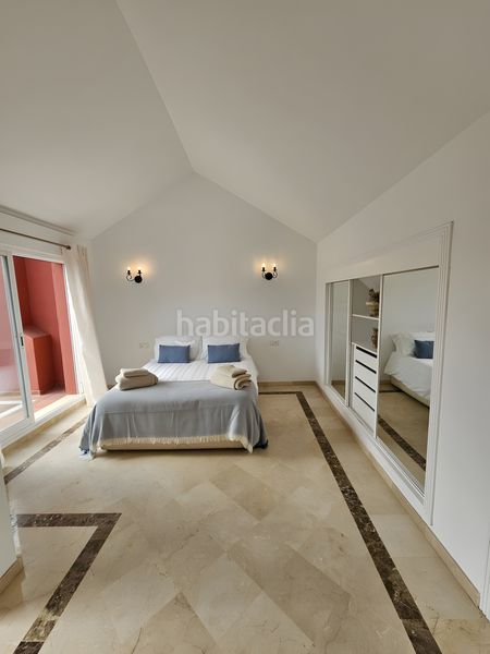 Foto b1c66331-e110-41a9-af9f-9ff93b98836a. Casa adossada amb piscina a Puente Romano Marbella