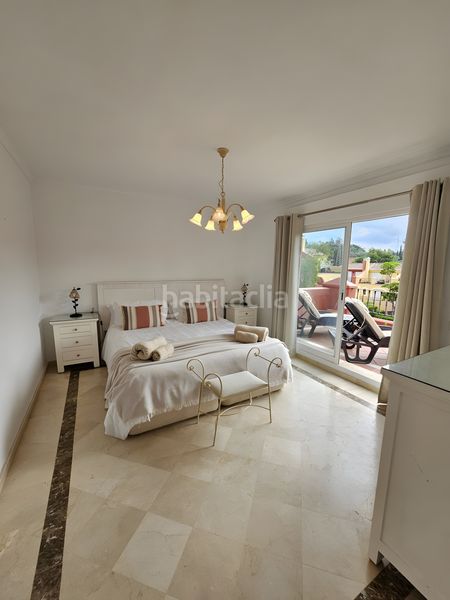 Foto b8b3f2ae-6a11-4436-9953-ab9589622e7e. Casa adossada amb piscina a Puente Romano Marbella