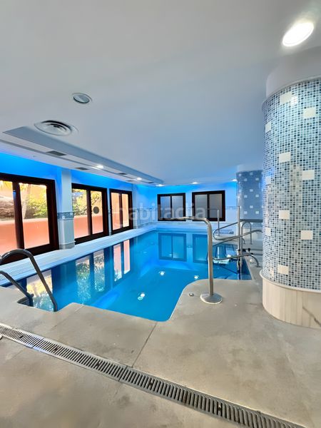 Foto 2014b783-f7ed-4bf5-ab90-e44182301247. Apartament amb aparcament piscina a Centro Estepona