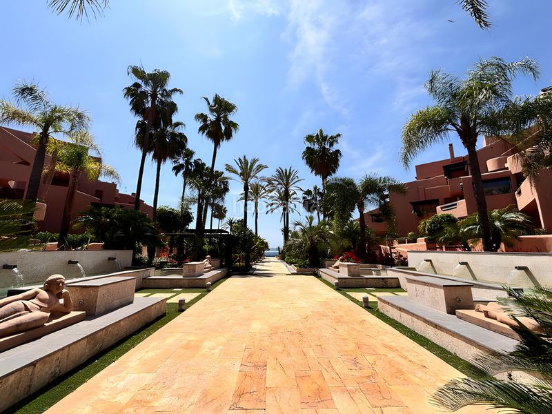 Foto 6679c347-e74d-4832-8dc1-34249a343535. Apartament amb aparcament piscina a Centro Estepona