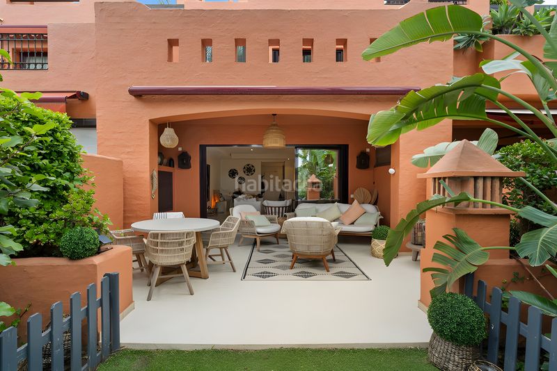 Foto 4881bd37-d1f6-4774-98b4-39bb75dc5fcd. Casa adossada amb aparcament piscina a Puente Romano Marbella
