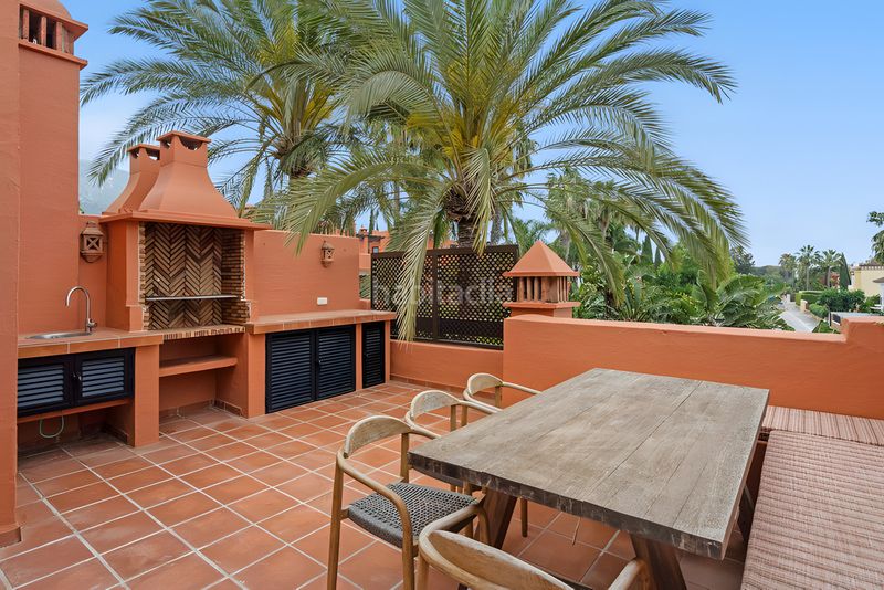 Foto 9699c2b4-4532-483b-9509-ca53630415a6. Casa adossada amb aparcament piscina a Puente Romano Marbella