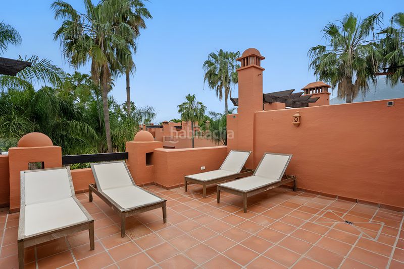 Foto c96ae4fe-c34a-4156-b245-c177a0e5d6b2. Casa adossada amb aparcament piscina a Puente Romano Marbella