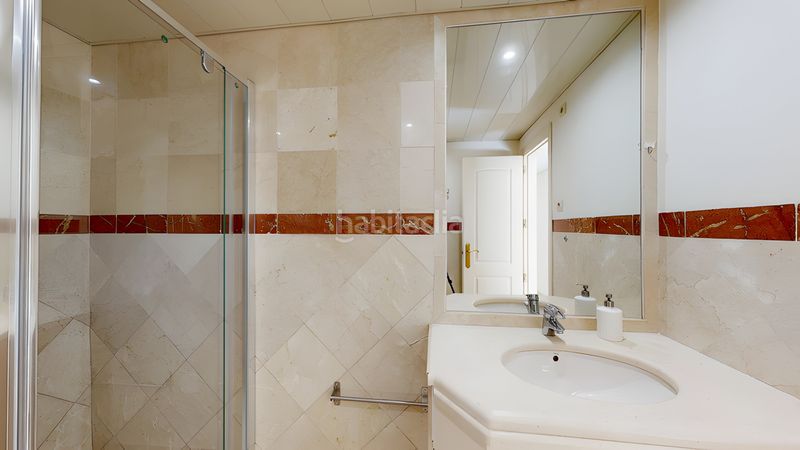Foto 58e63ffe-561a-4743-ac3b-572e3cfdd469. Apartament amb calefacció aparcament piscina a Playa Bajadilla - Puertos Marbella