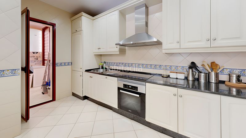 Foto b64b0492-6f33-40af-bba3-1a42a243a443. Apartament amb calefacció aparcament piscina a Playa Bajadilla - Puertos Marbella