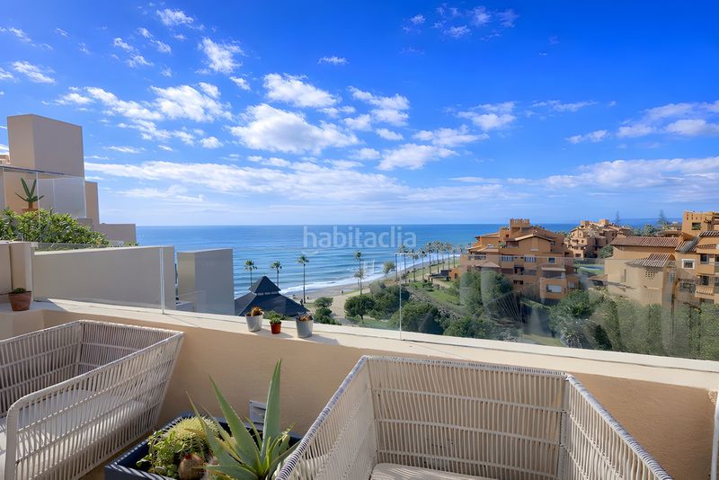 Foto 79980ded-b3b0-4838-ae36-ce5bb96ac3a7. Àtic amb aparcament piscina a Centro Estepona