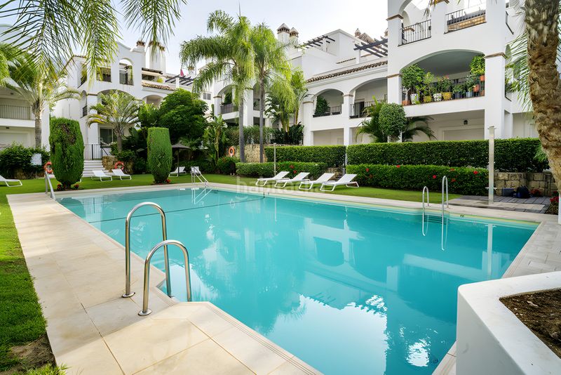 Foto d206aa1a-cb93-4bf1-86e3-31f3ba5483fb. Apartament amb aparcament piscina a Sierra Blanca Marbella