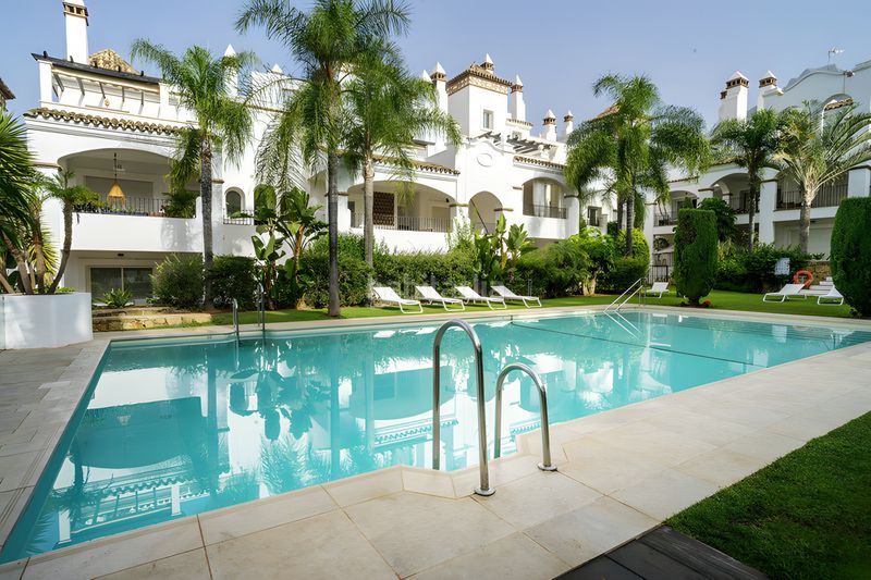 Foto fa2b2e0f-321b-4386-9792-4273f62b45af. Apartament amb aparcament piscina a Sierra Blanca Marbella