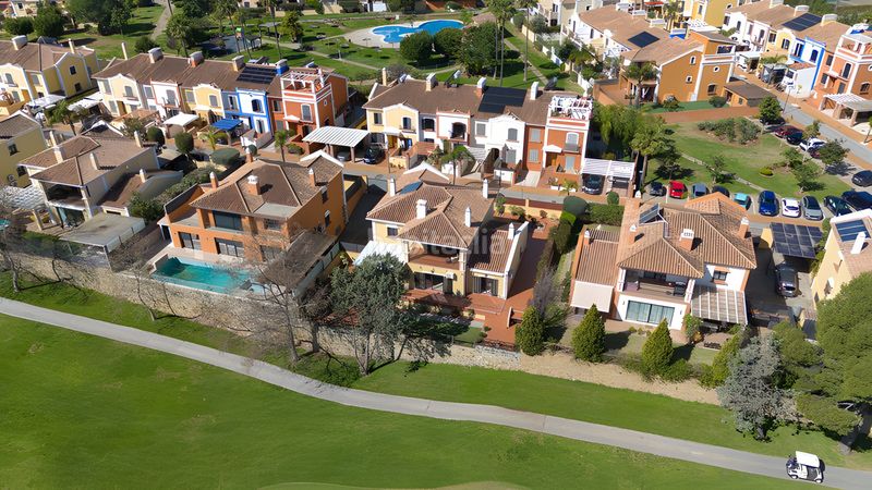 Foto 8fe01160-d9b6-4ee9-b985-037bdde3827d. Casa amb aparcament piscina a Guadalmina Alta Marbella