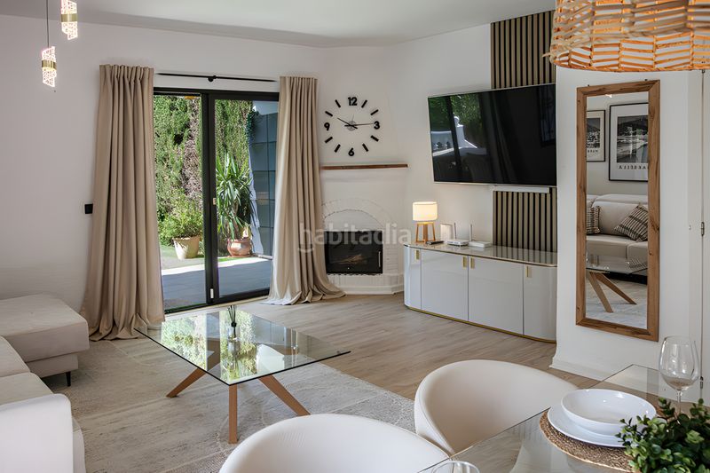 Foto 568adaae-d627-43f3-9901-7fc5b29fff2f. Casa aparellada amb aparcament piscina a Calahonda Mijas