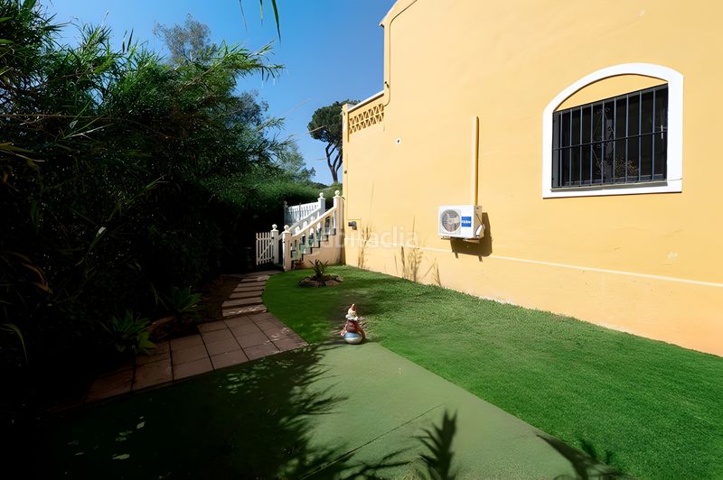 Foto 6a5b261c-2eec-4557-b633-8a3053f64246. Casa aparellada amb aparcament piscina a Calahonda Mijas