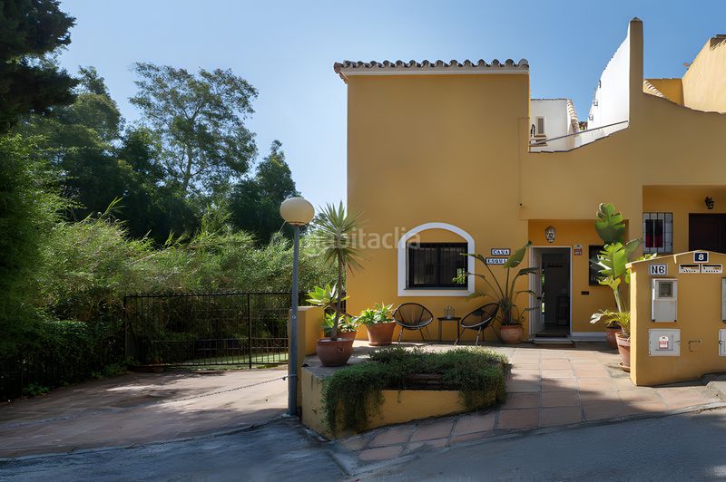 Foto 92a704e8-3a16-4537-a3a9-2e936b0a4621. Casa aparellada amb aparcament piscina a Calahonda Mijas