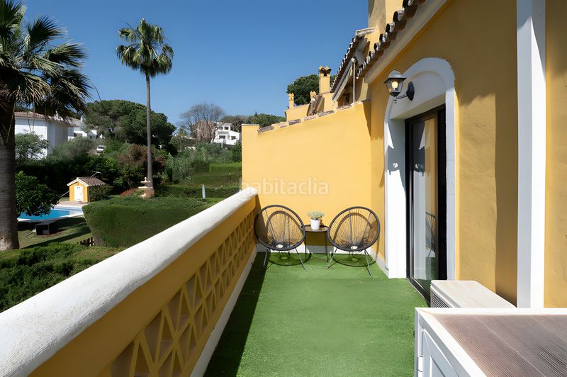 Foto a3b40e56-7881-49e8-b88f-22d8fb230304. Casa aparellada amb aparcament piscina a Calahonda Mijas