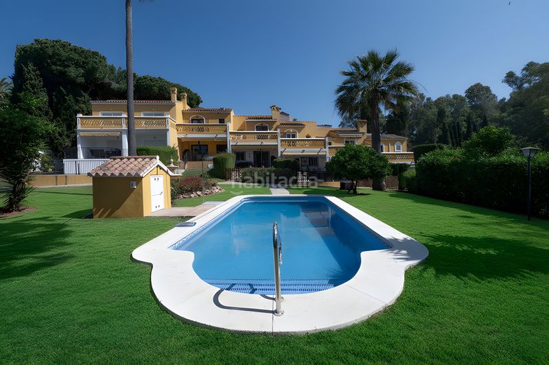Foto c21bf479-caa1-45f5-96d0-f0b3e52e92da. Casa aparellada amb aparcament piscina a Calahonda Mijas