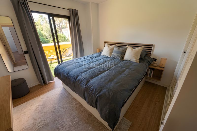 Foto c6b6ec21-18e8-4234-a8bb-a1bc4fbcec37. Casa aparellada amb aparcament piscina a Calahonda Mijas
