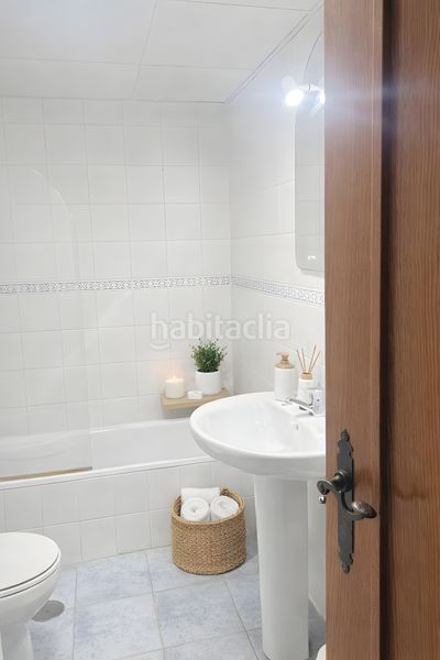 Foto 45c810e2-3b13-427a-9d0b-01c04449d5e4. Casa adossada amb calefacció aparcament piscina a Mijas