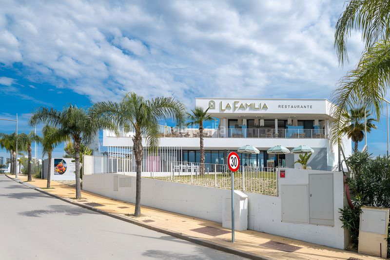 Foto befd5977-b185-45bc-9108-05350e319847. Casa adossada amb aparcament piscina a Cancelada Estepona