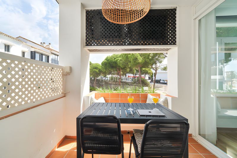 Foto 1568f02e-2f83-4f18-b52b-194ce7253f9e. Apartament amb aparcament piscina a Elviria Marbella