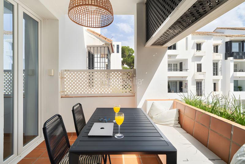 Foto 4094a304-8845-43f8-be2d-7e98bb1dc86c. Apartament amb aparcament piscina a Elviria Marbella
