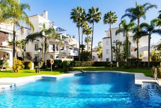 Casa adossada a Nueva Andalucía centro