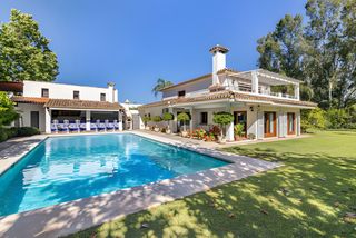 Maison à Centro. Villa independiente en estepona