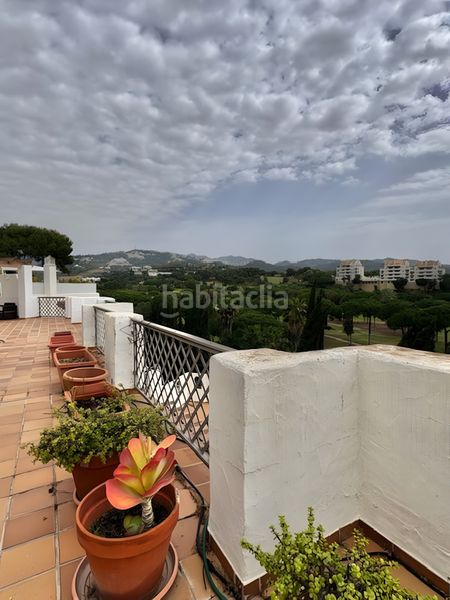 Foto 6d9a5fb2-5a77-4a00-811d-844de615ec2b. Àtic amb aparcament piscina a Río Real Marbella