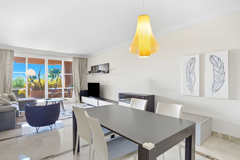 Foto 2f6f125b-b879-4961-a60a-3699e9ec3b3c. Planta baixa amb aparcament piscina a Nueva Andalucía centro Marbella