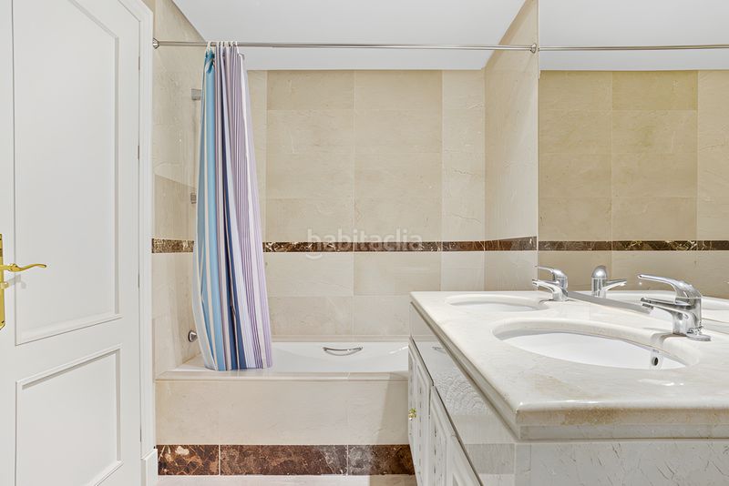 Foto 501f416d-2b6d-4baf-8a21-af07361b0e12. Planta baixa amb aparcament piscina a Nueva Andalucía centro Marbella