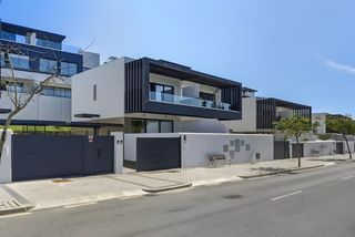 Casa aparellada a Nueva Atalaya