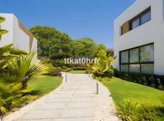 Casa a schiera in Los Naranjos. Casa adosada en nueva andalucía