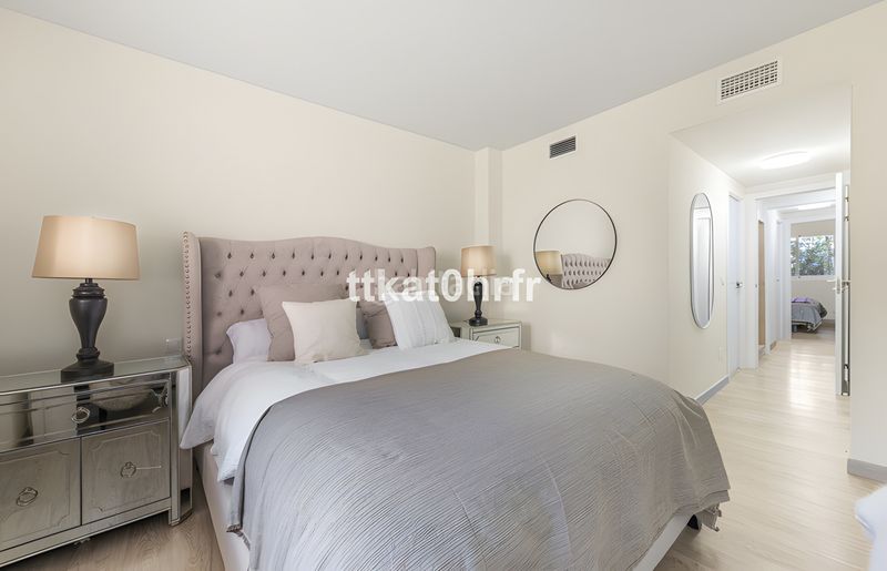 Foto 896a77eb-362f-4958-a7ac-4b33e1edbddd. Planta baixa amb aparcament piscina a Puente Romano Marbella