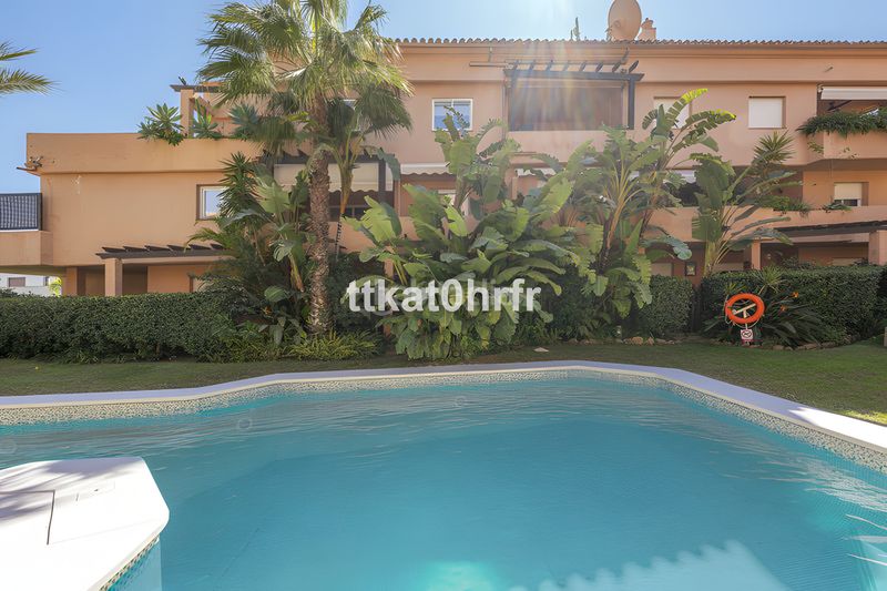 Foto e2c1d457-9792-4489-ba89-a50b6fc8af2b. Planta baixa amb aparcament piscina a Puente Romano Marbella