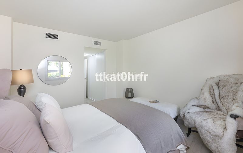 Foto ef82dfae-f4a9-4e96-a8b2-456dd9b6fafc. Planta baixa amb aparcament piscina a Puente Romano Marbella