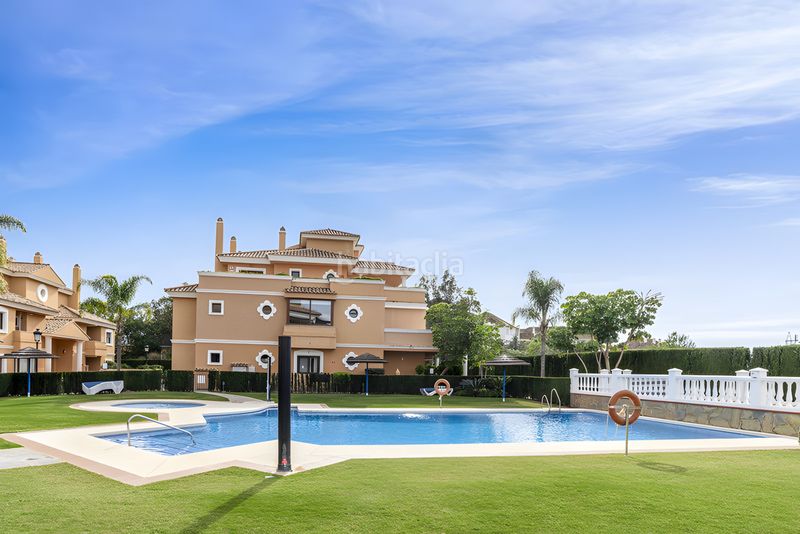 Foto 63e7159d-e6bc-4b9a-8daf-9905902a9f15. Planta baixa amb aparcament piscina a Puente Romano Marbella