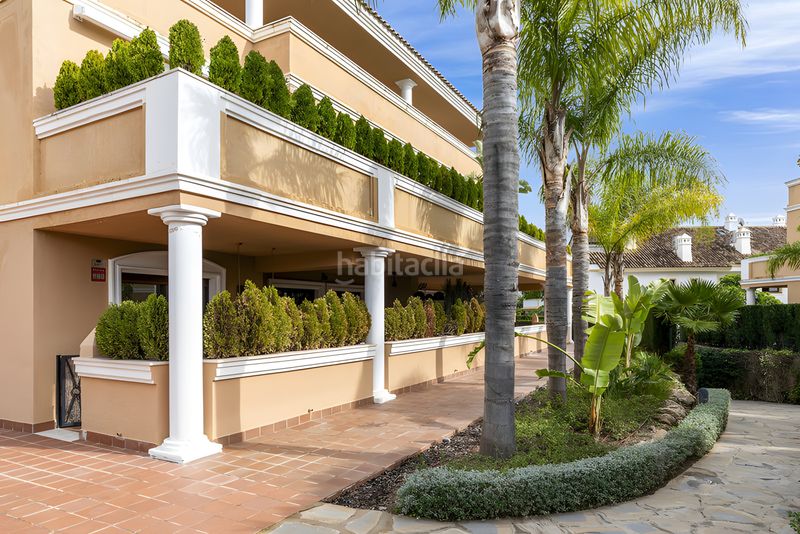 Foto b9b7f305-b08a-4e91-a0c9-983e9cab7e61. Planta baixa amb aparcament piscina a Puente Romano Marbella