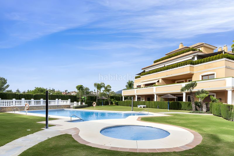 Foto df44ac49-1edd-4dc8-9d2e-8ca93d14dbcb. Planta baixa amb aparcament piscina a Puente Romano Marbella
