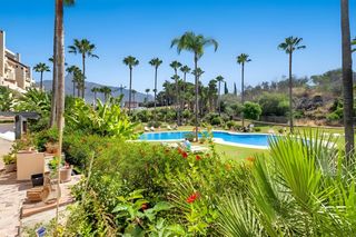 Planta baixa a Puente Romano. Apartamento en planta baja en la milla de oro de marbella