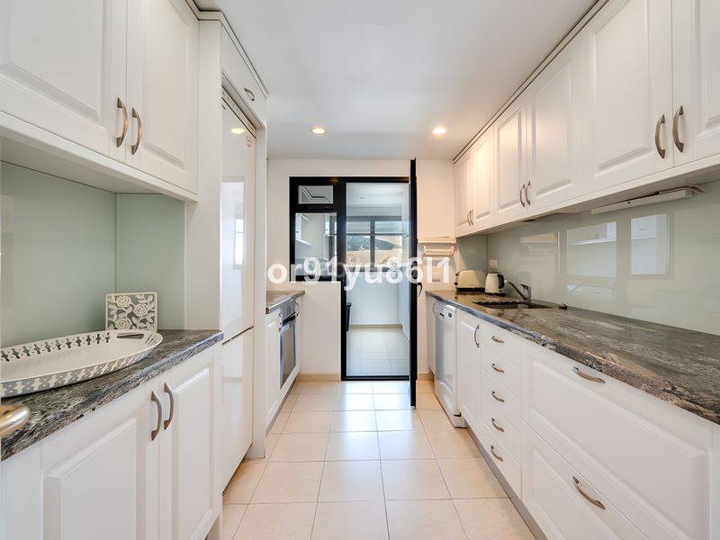 Foto 013c2881-2b0b-44bc-8bc2-4db9338b8700. Apartament amb calefacció aparcament piscina a Puente Romano Marbella