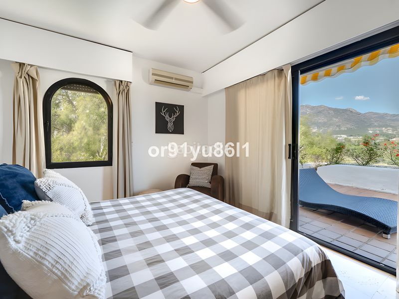 Foto 74a7a1b3-bb67-4dea-944a-2be6a8bef9b8. Apartament amb calefacció aparcament piscina a Puente Romano Marbella