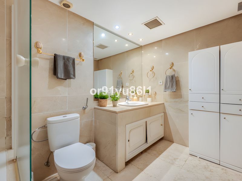 Foto ab8ed25e-c6ba-49c3-9093-648b26a821fc. Apartament amb calefacció aparcament piscina a Puente Romano Marbella