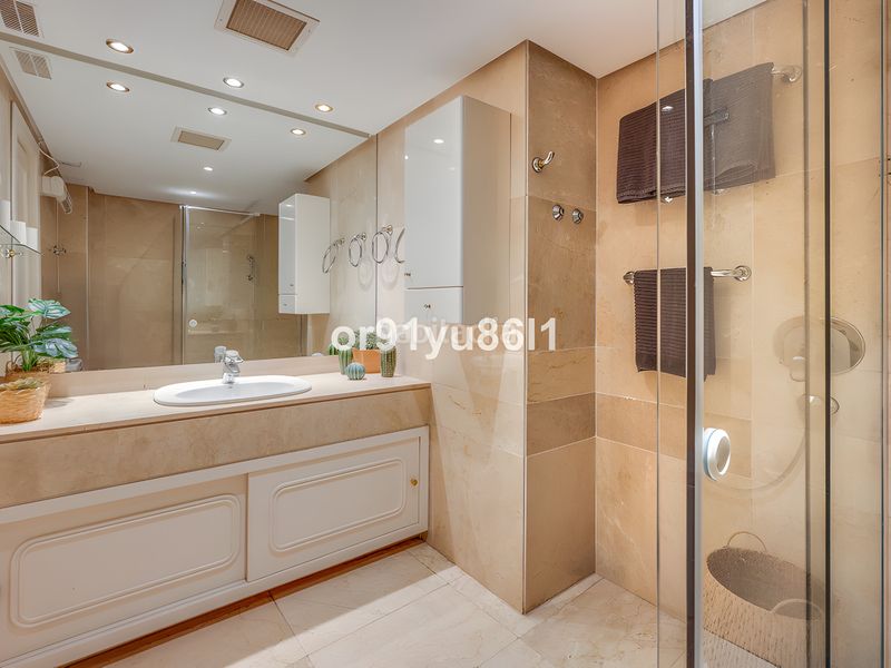 Foto b23125c2-492b-4959-b425-c7d2744615f1. Apartament amb calefacció aparcament piscina a Puente Romano Marbella