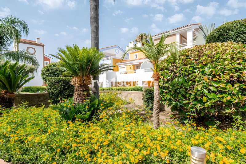 Foto 0e9dec33-d34c-497b-8666-5c28d417e588. Dúplex amb calefacció aparcament piscina a Centro Estepona