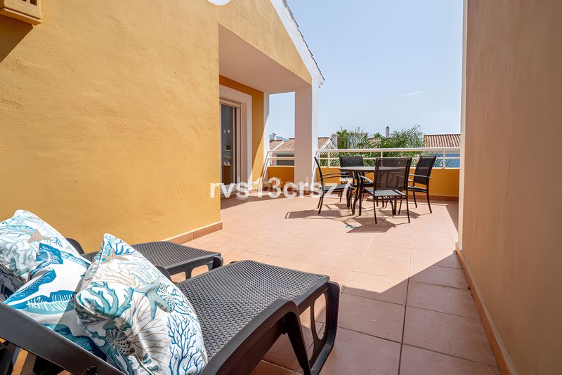 Foto 5a6ea9ad-9953-4a56-852c-43c732b77ab5. Dúplex amb calefacció aparcament piscina a Centro Estepona