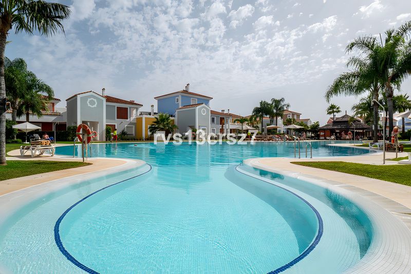Foto 7d8c0717-700b-4efd-8520-88f2d622a31f. Dúplex amb calefacció aparcament piscina a Centro Estepona