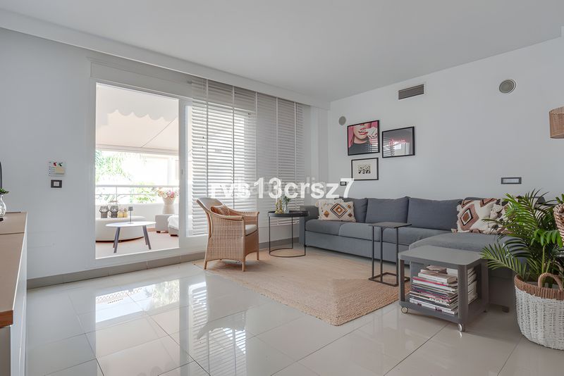 Foto 7d9350e0-7d4d-43fe-9373-8fe605045bdf. Dúplex amb calefacció aparcament piscina a Centro Estepona