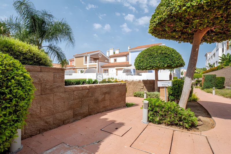 Foto c22ae962-bf71-4be0-8b5c-a6f43cd859f6. Dúplex amb calefacció aparcament piscina a Centro Estepona