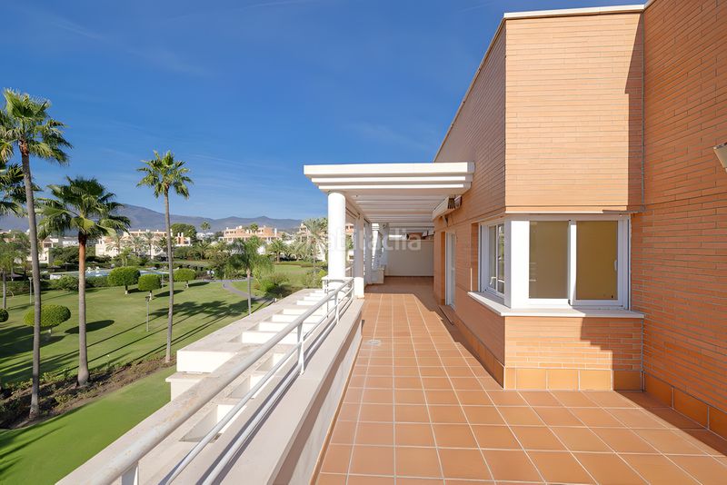 Foto a759574e-bd99-4ab5-acab-da8d545cf710. Àtic amb aparcament piscina a Centro Estepona
