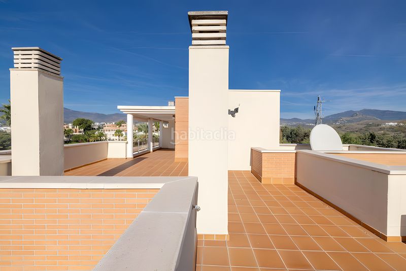 Foto e5b30e16-1805-4288-9176-14bebf63203b. Àtic amb aparcament piscina a Centro Estepona